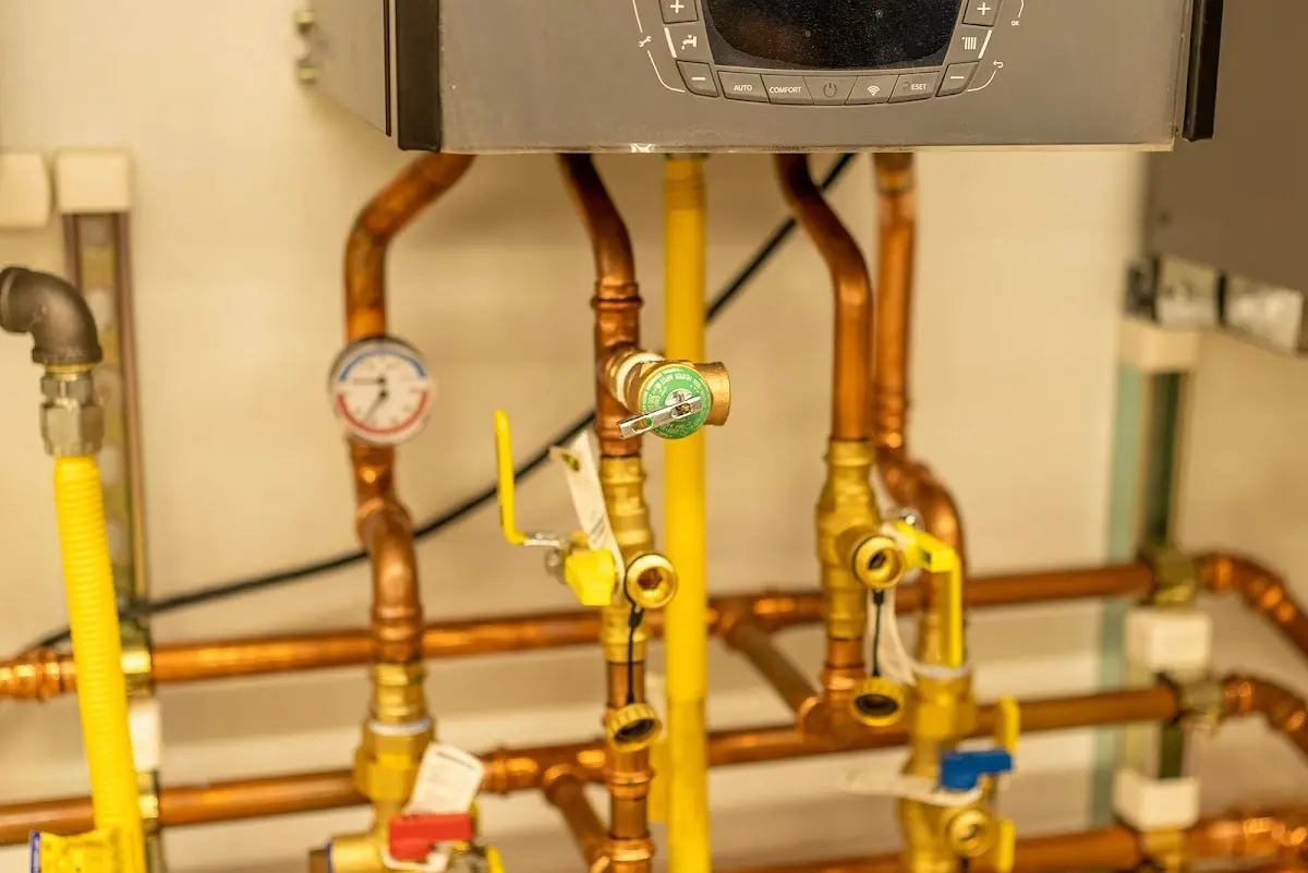 Licensed technician providing Slab Leak Repair for a homeowner in Lynwood